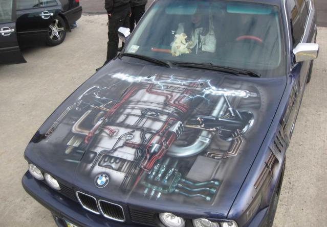painting-car-airbrushing-hood-engine-picture-bmw.jpg