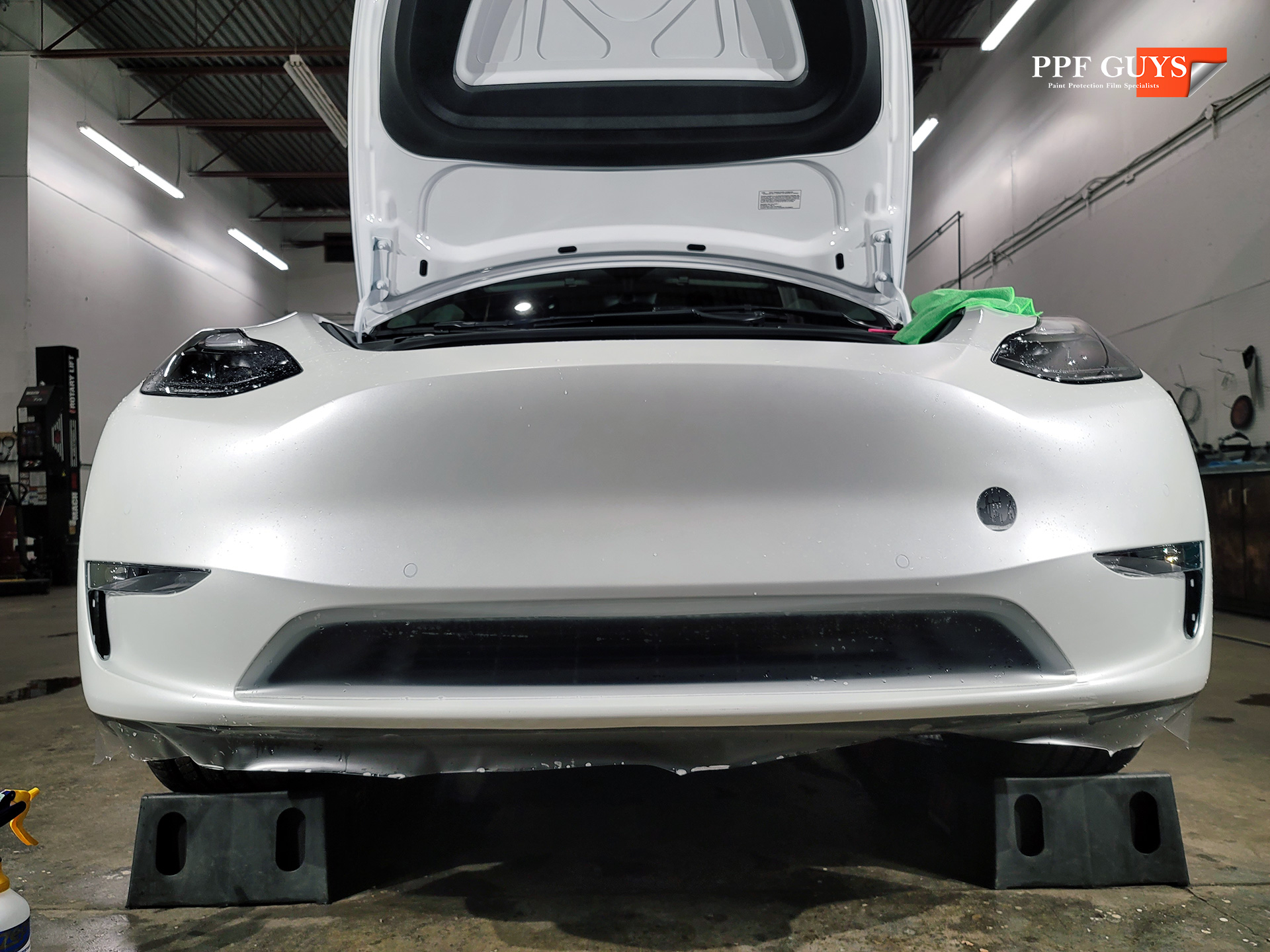 PPF Guys Model Y White Xpel Stealth, ceramic, painted emblems (2).jpg