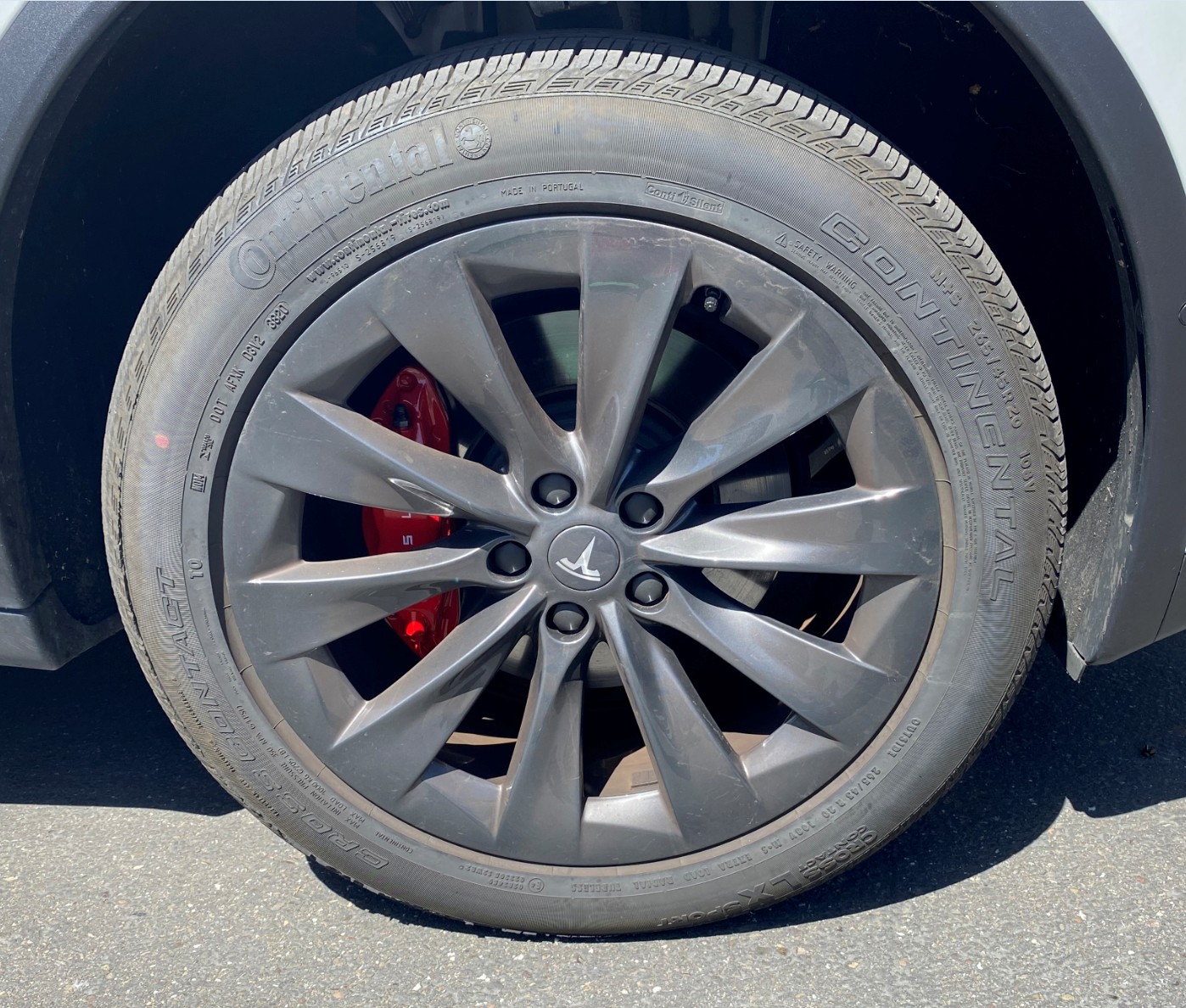 Right Front Wheel (with Tesla-Brembo Brake Caliper)
