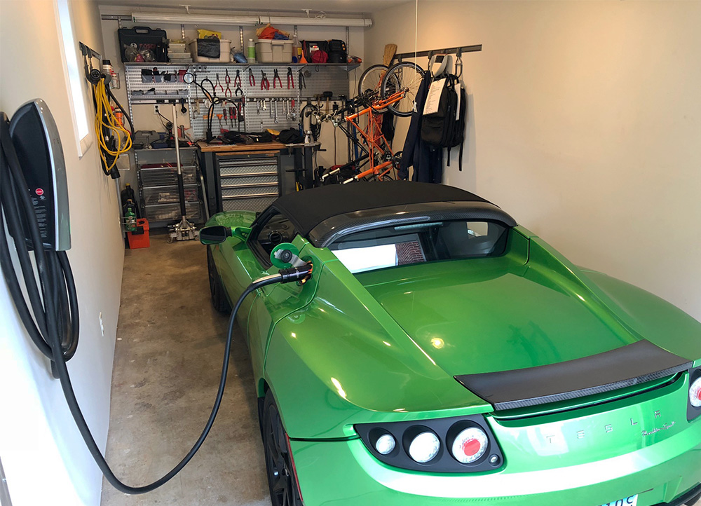 Roadster in the garage 1000.jpg