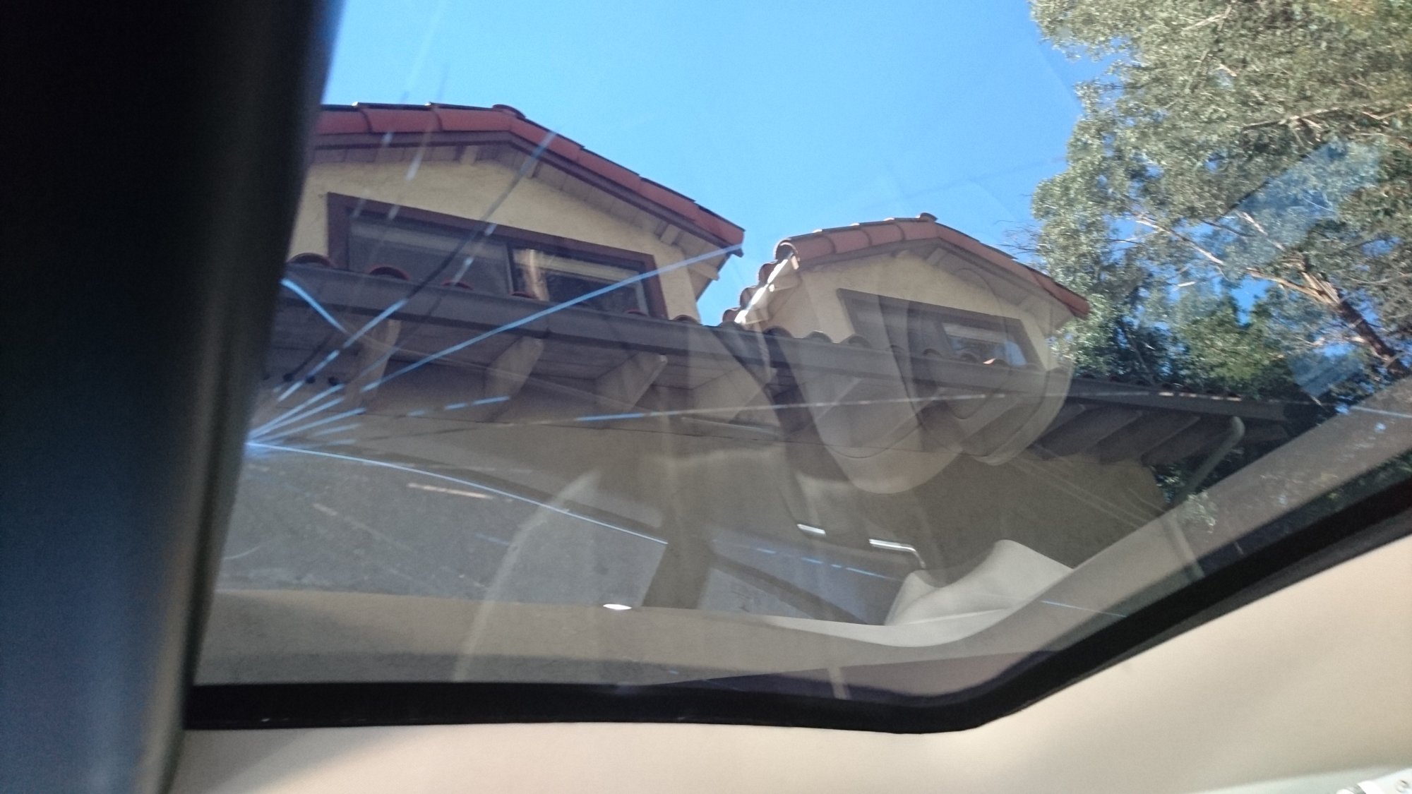 shattered rear sun roof glass.JPG