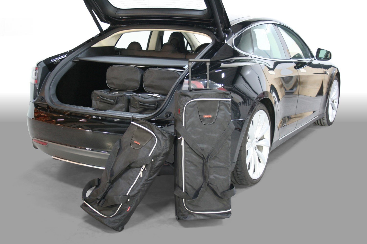 t20101s-tesla-model-s-12-car-bags-1.jpg