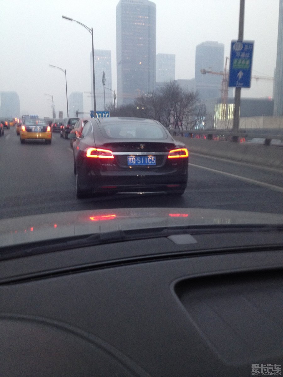 Tesla Beijing 3.jpg