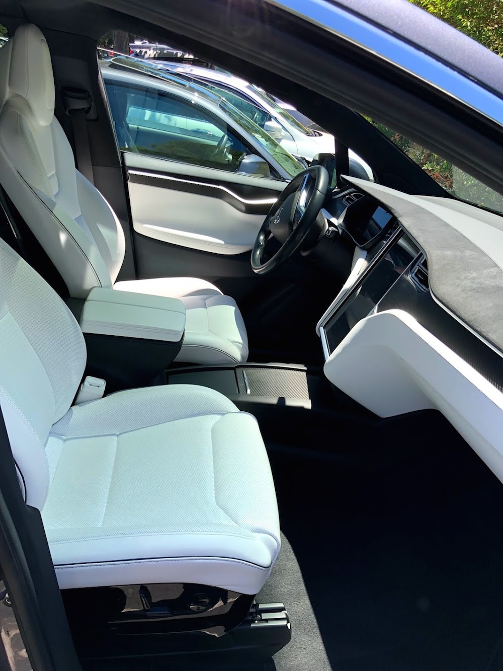Tesla Front Seats.jpg