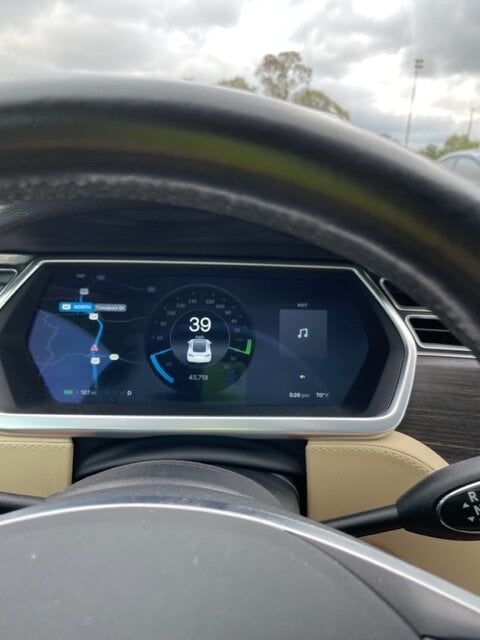 Tesla frozen driver display 8-21-2023 while parked.jpg