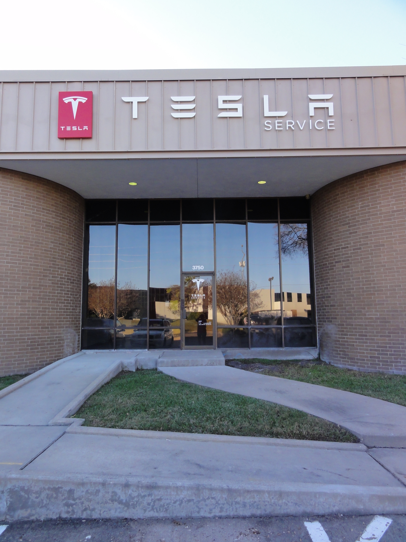 Tesla Houston Service Center.jpg