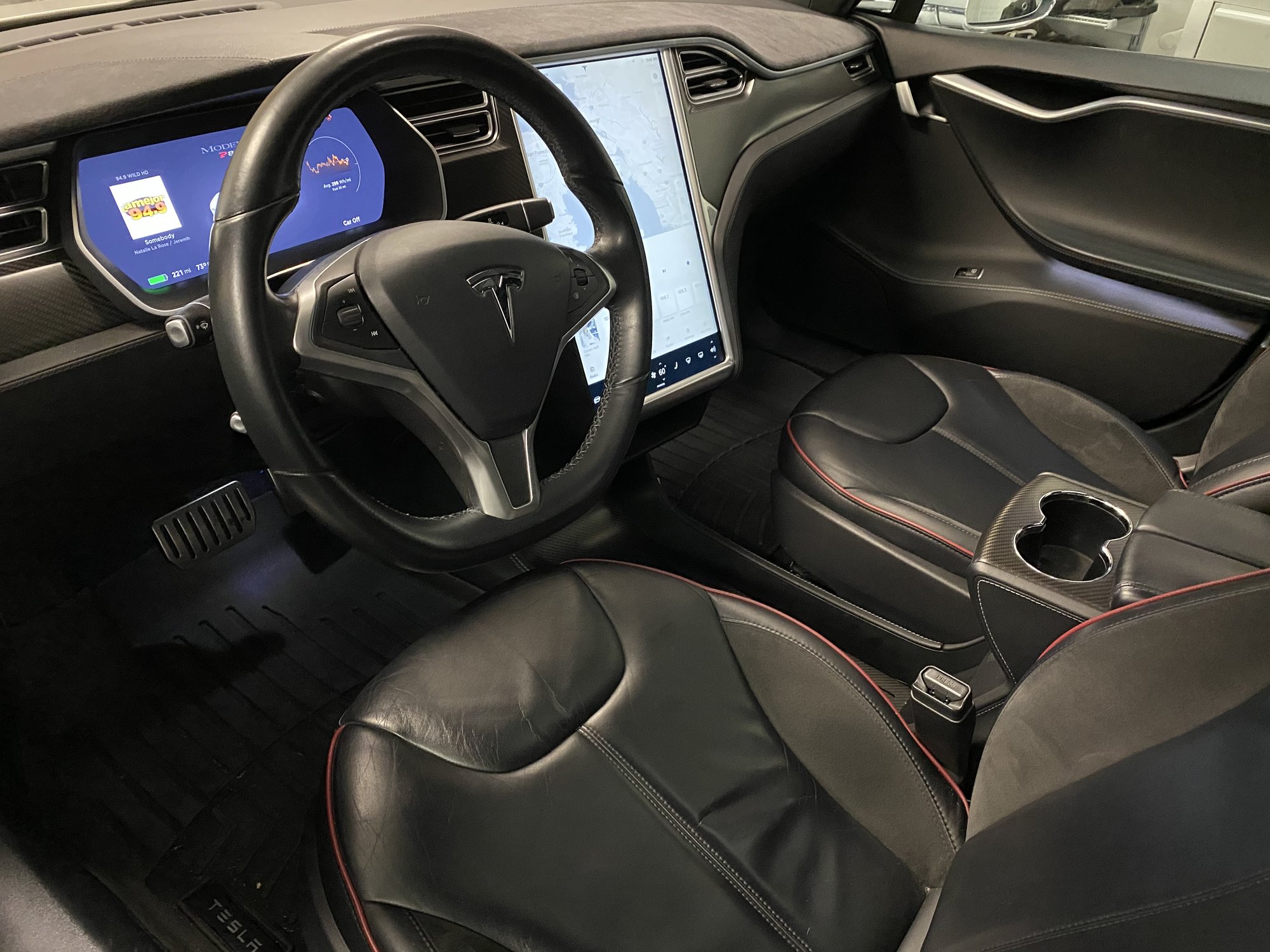 Tesla-Interior.jpg