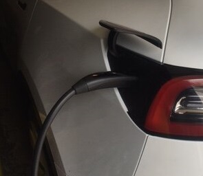Tesla M3 Filling up  - extract .JPG