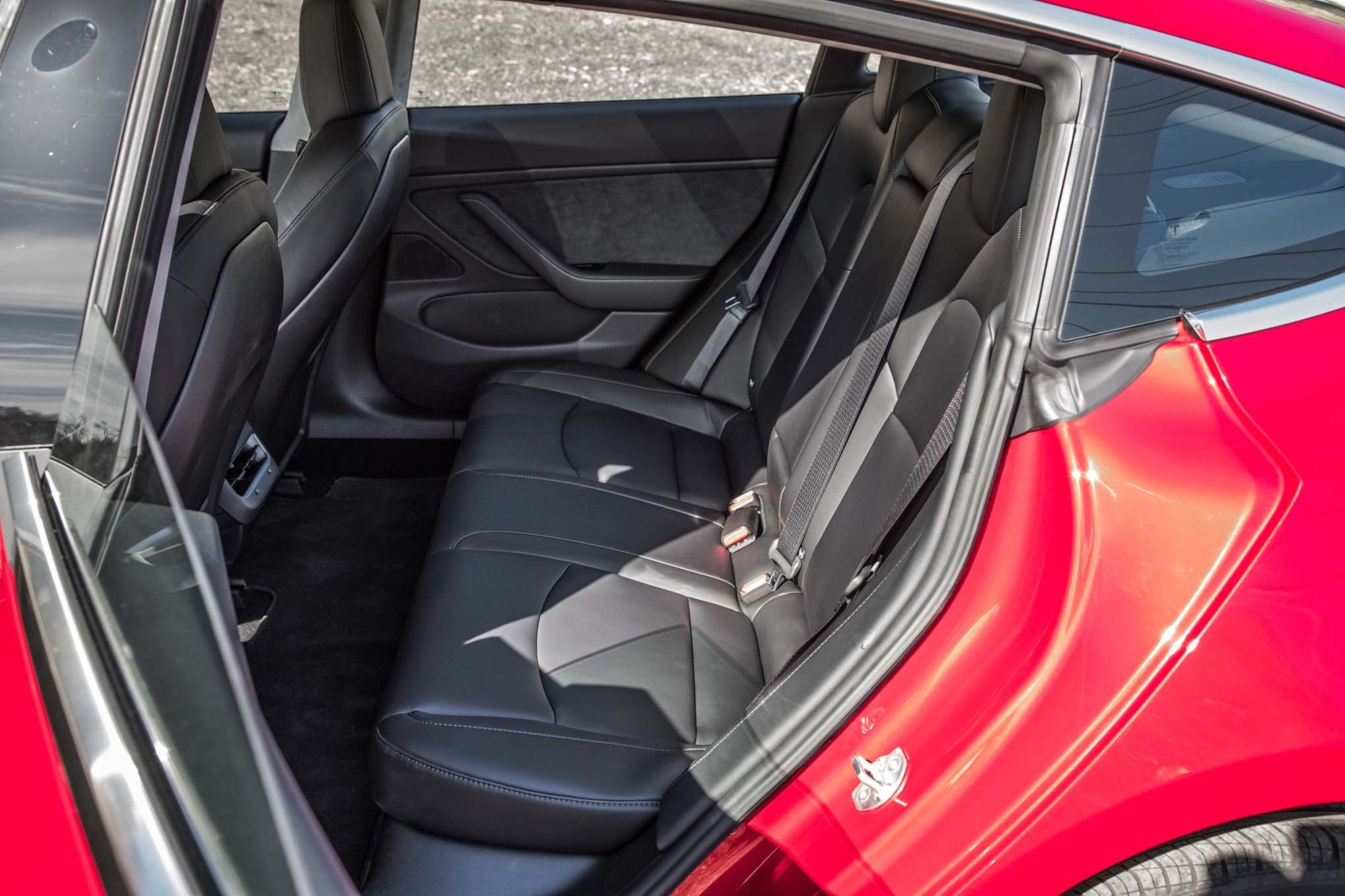 Tesla-Model-3-rear-interior-seats.jpg
