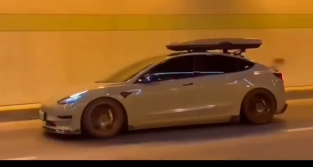Tesla model 3 roof rack .png