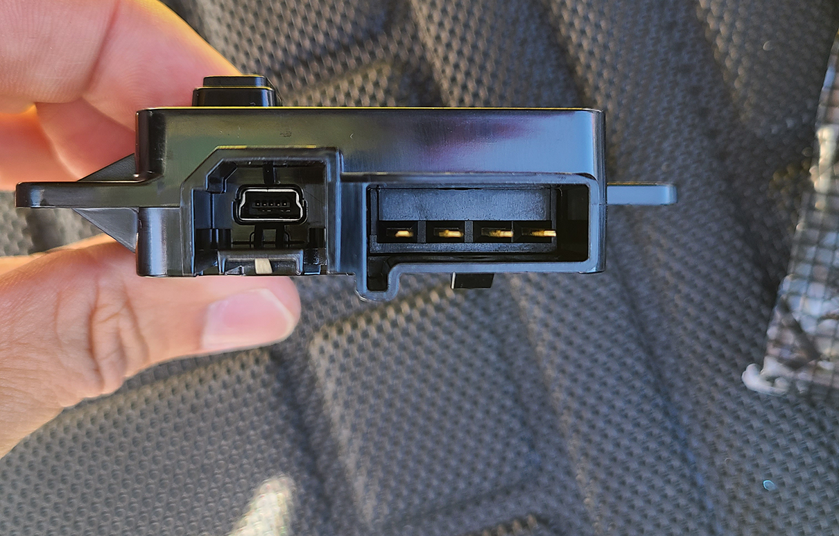 Tesla Model 3 USB Hub NEW SIDE.png
