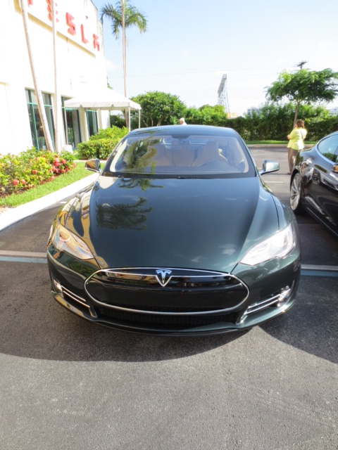 Tesla model S - Green.JPG