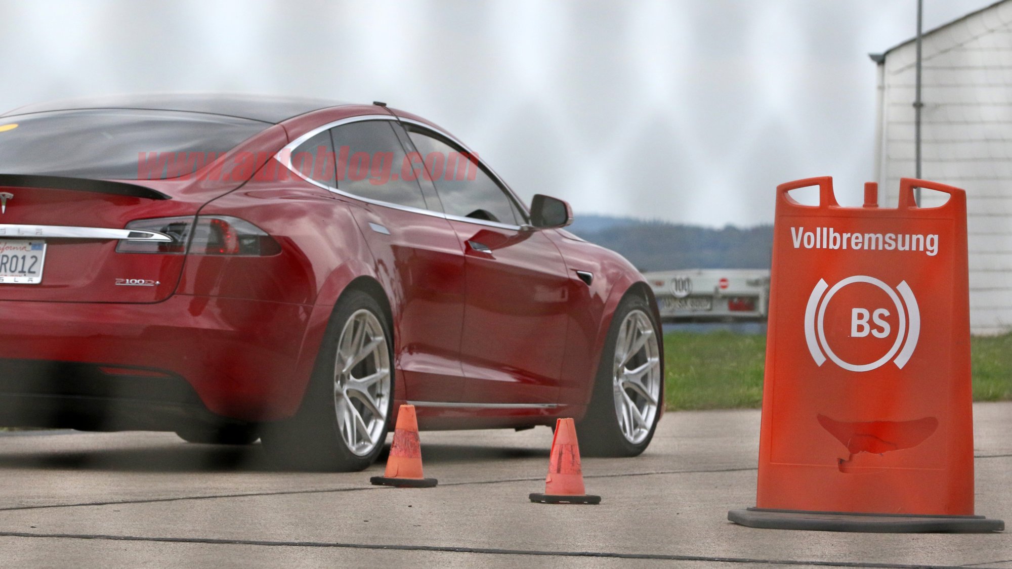 Tesla-Model-S-Nürburgring-preparation-3.jpg