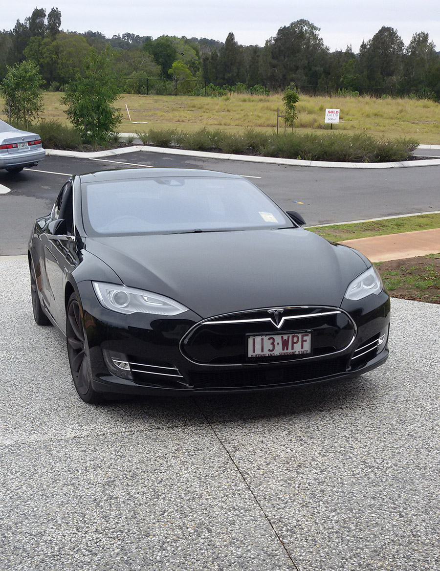 Tesla-P90DL-in-driveway.jpg