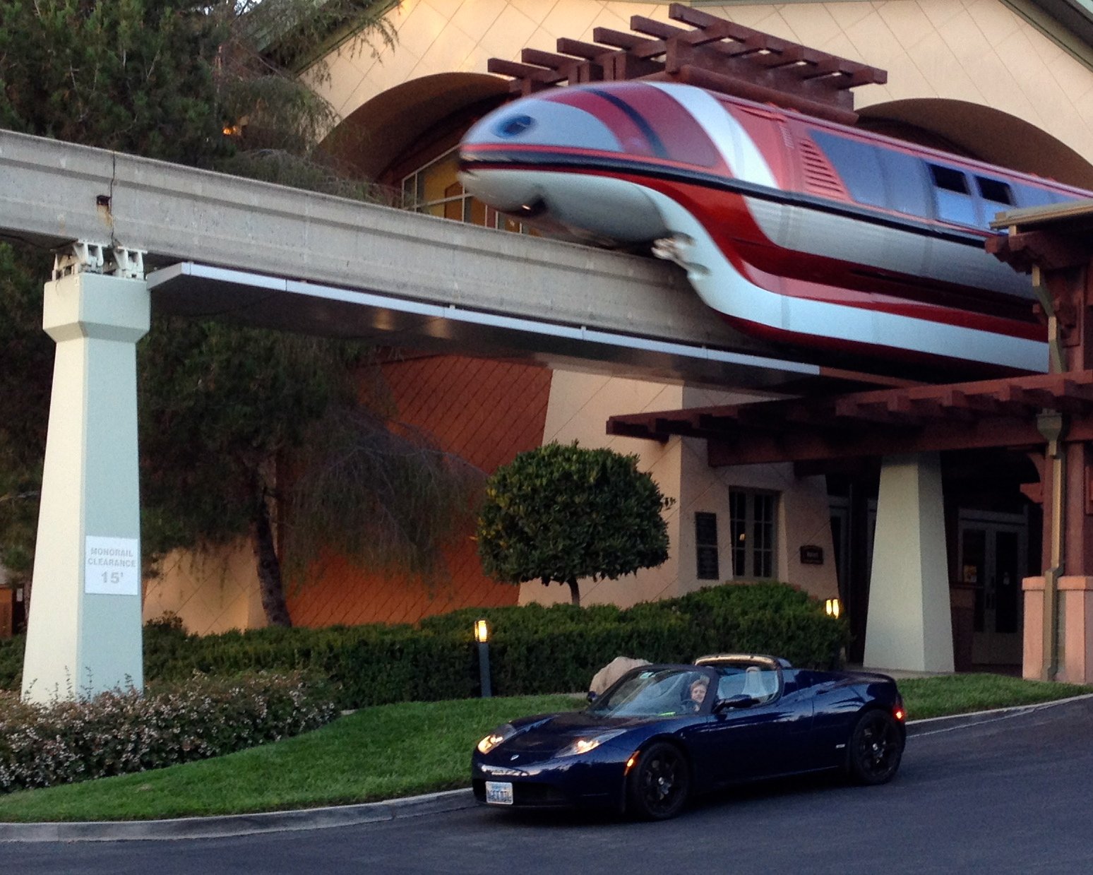 Tesla R Monorail.jpg