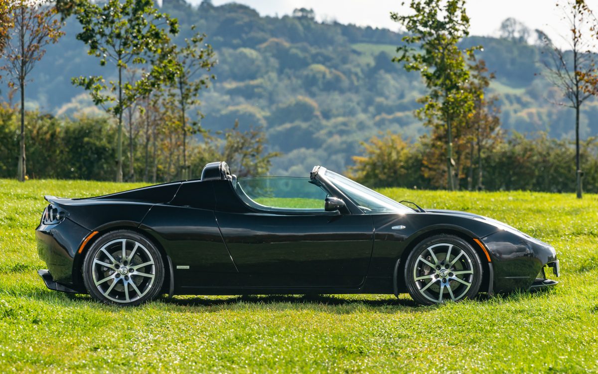 Tesla-Roadster-Black-low-res-005-1200x750.jpg