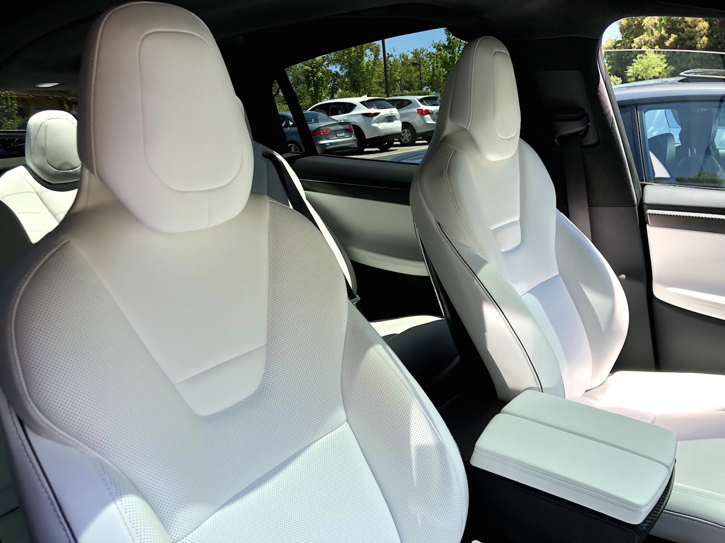 Tesla Seats.jpg