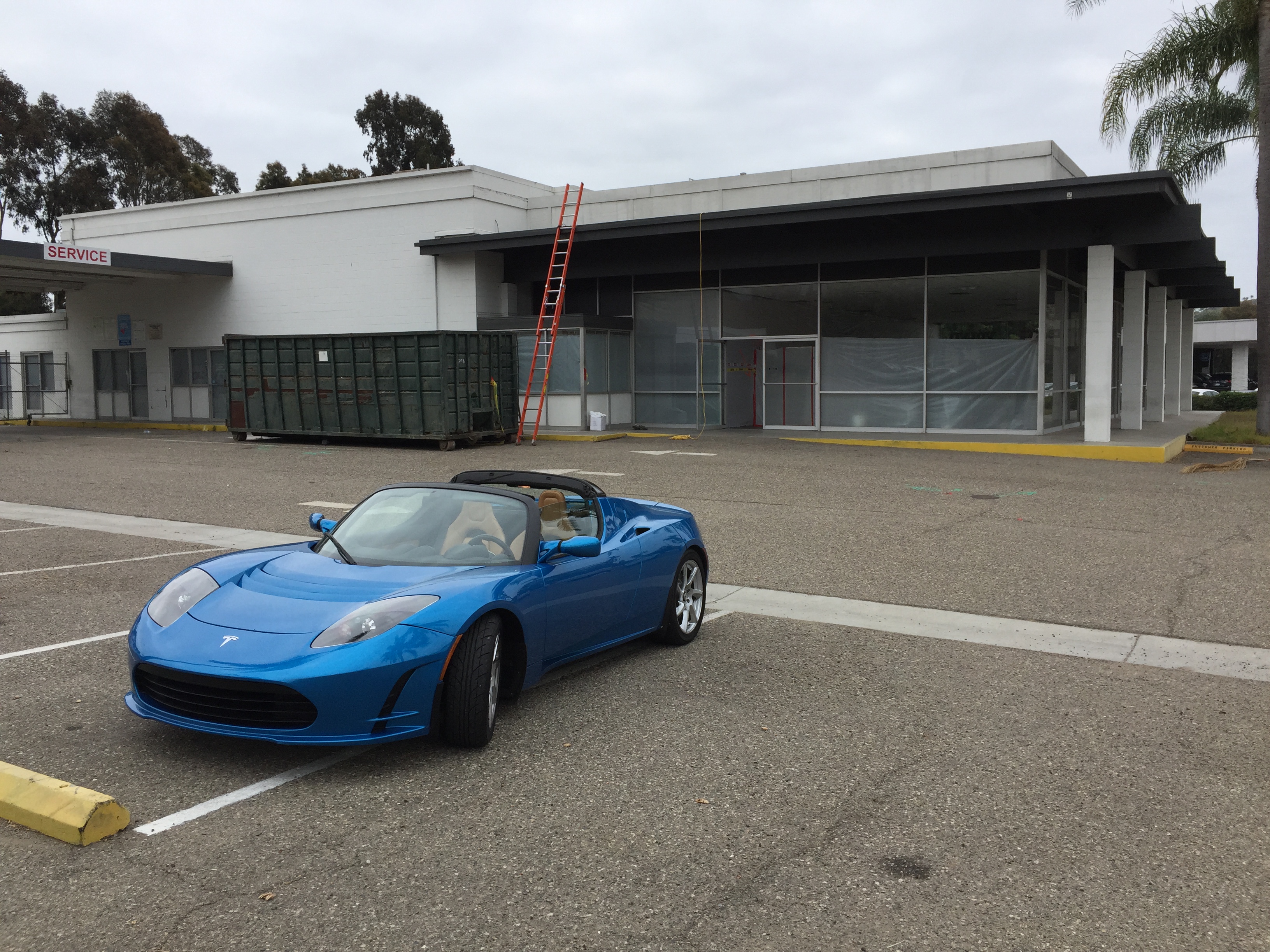 Tesla Showroom Santa Barbara (8).JPG