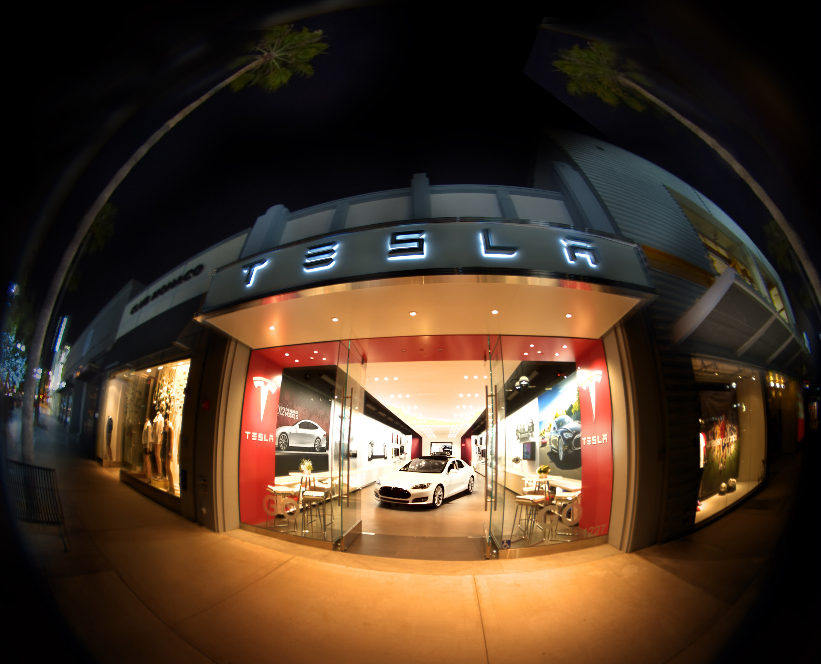 Tesla Store SM opening day.jpg