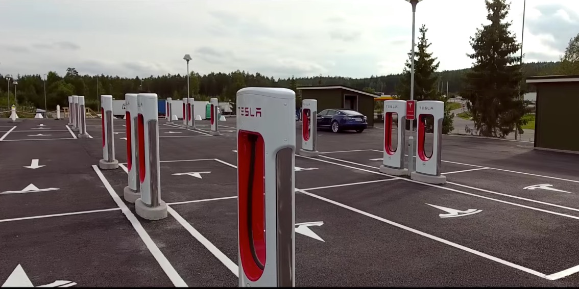 Tesla-Supercharger-Nebbenes-Norway.jpeg