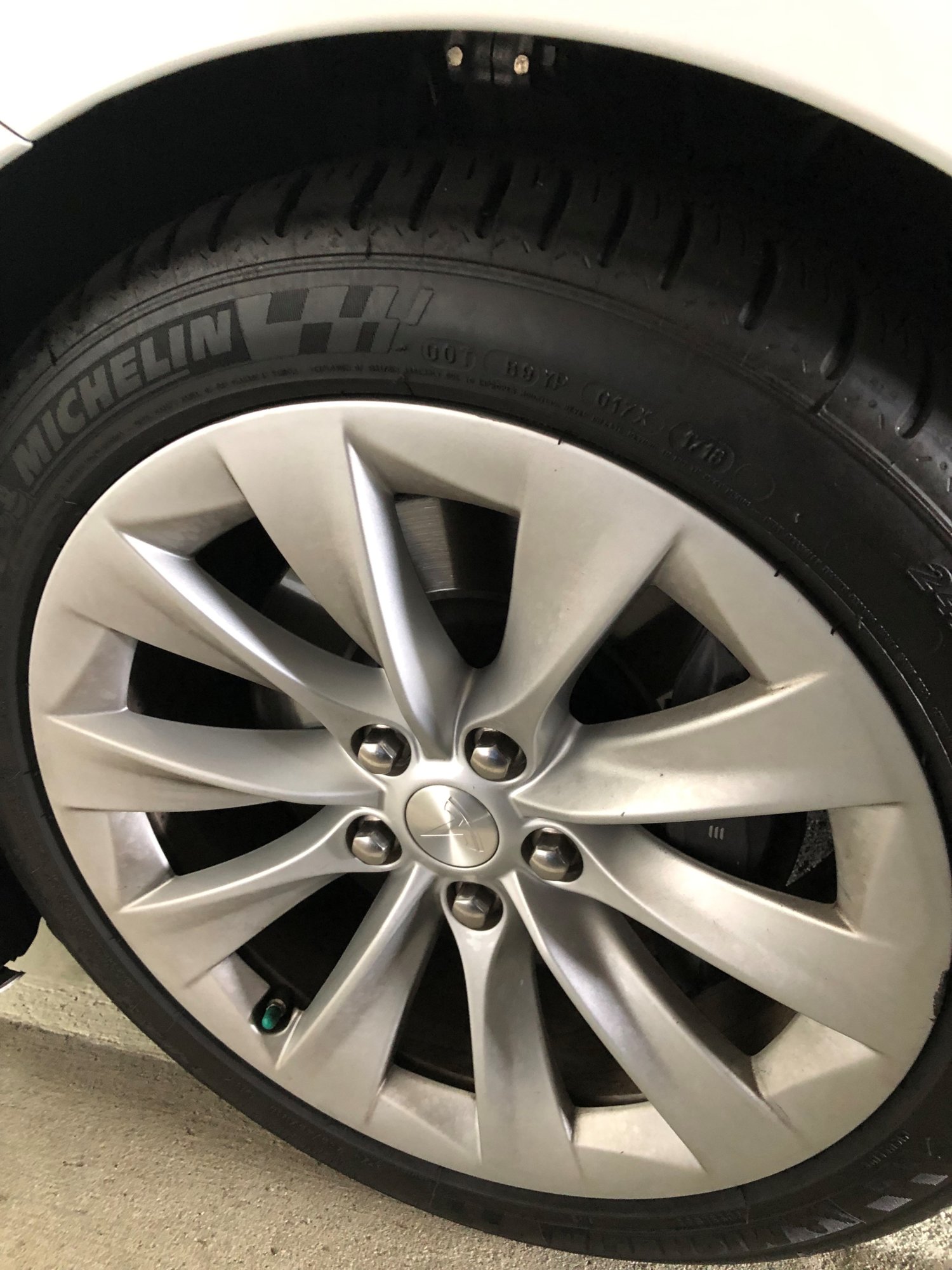 Tesla Wheel 3.jpg
