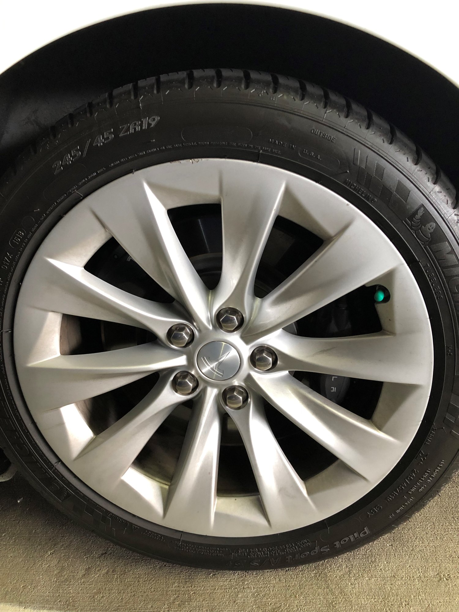 Tesla Wheel 4.jpg