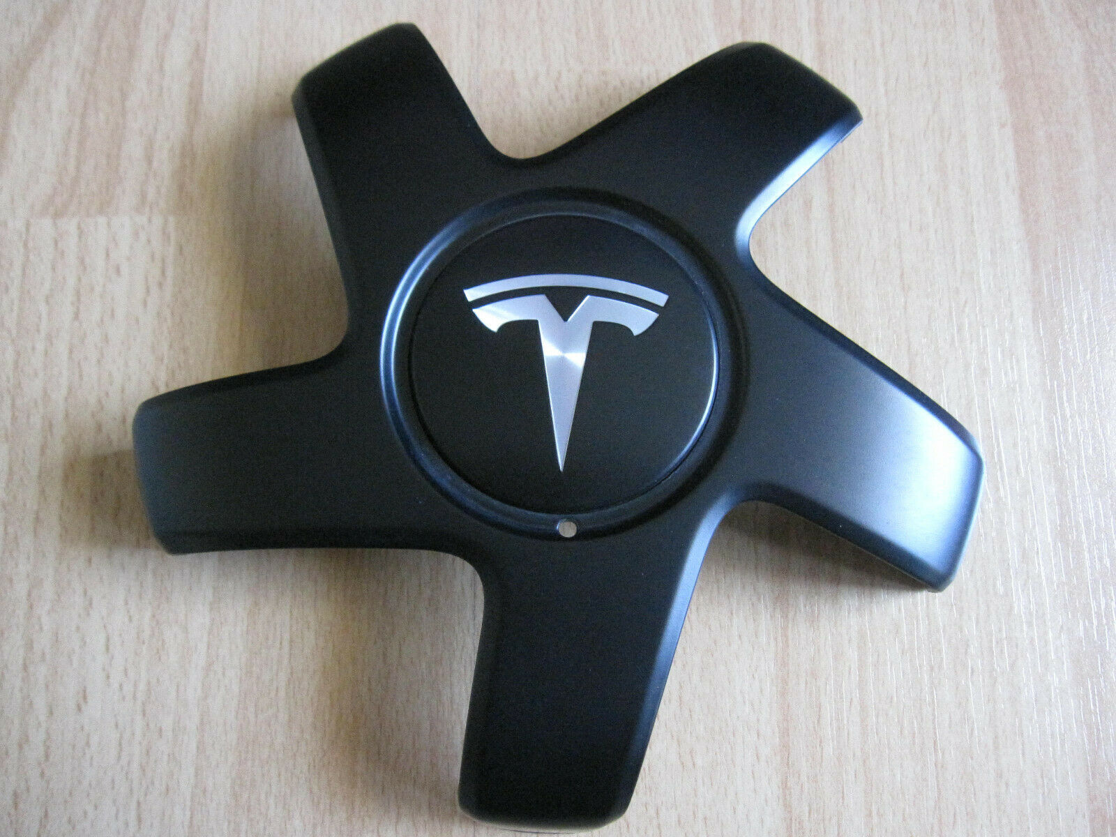 Tesla wheel cover M3 .jpg