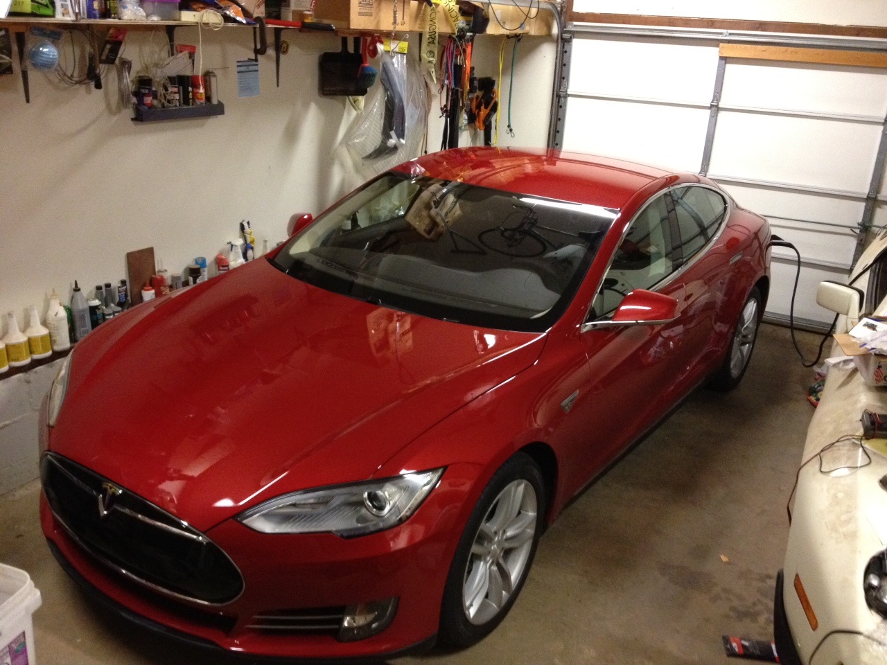 Tesla_Garage_2.jpg