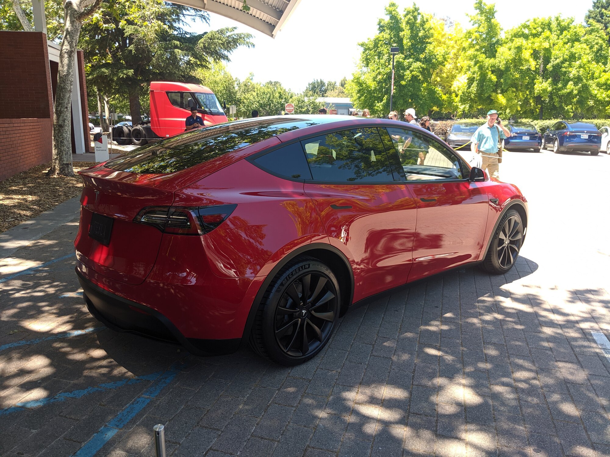 Tesla_Model_Y_rear_passenger_view.jpg