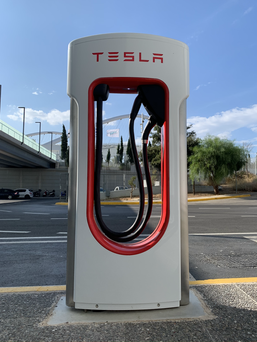 Tesla_Supercharger_stall_in_Athens_01.png