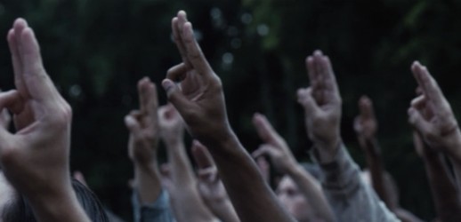 The_Hunger_Games_finger_salute-518x250.jpg