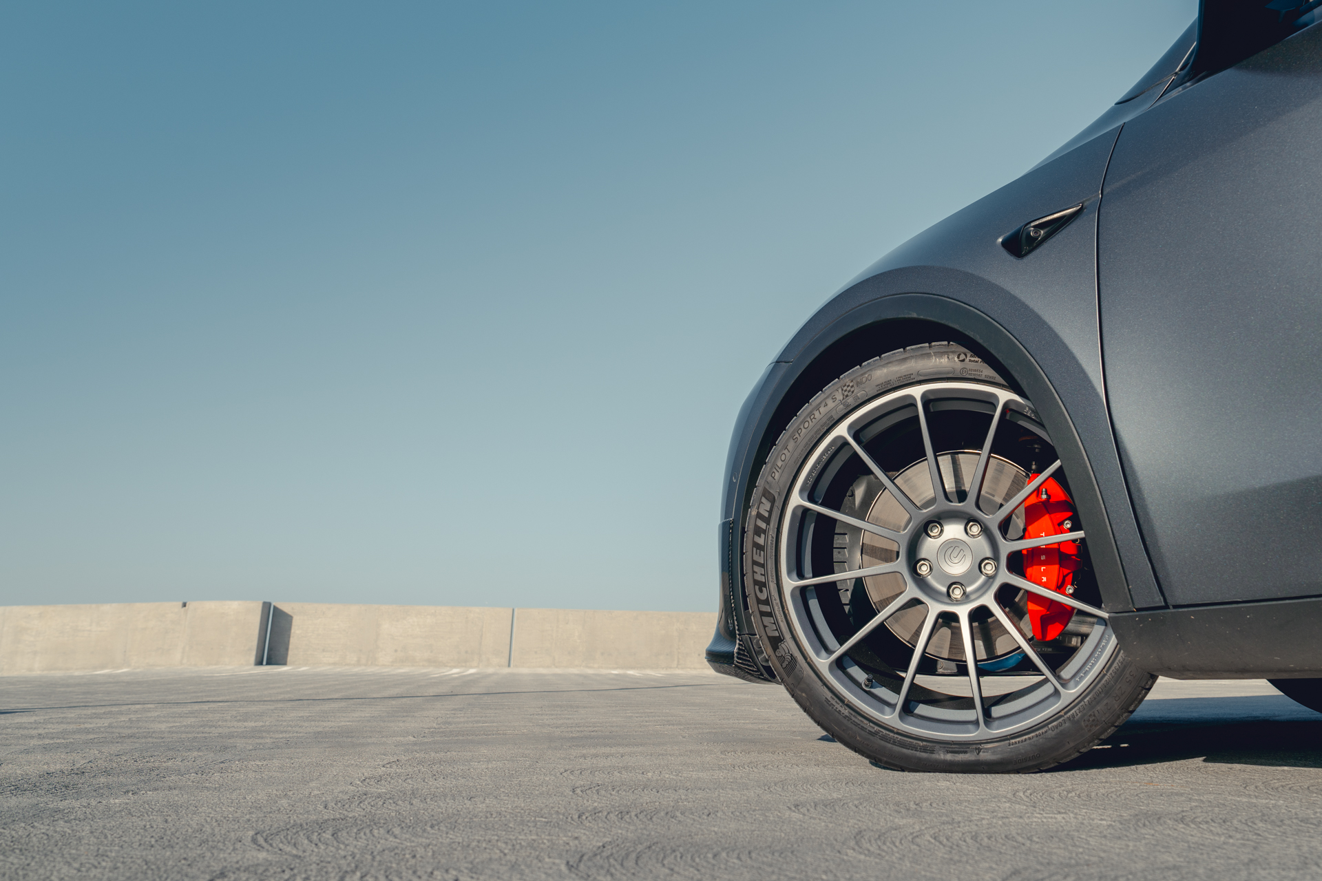 Unplugged Performance Tesla Model Y lowered 21in UP-03 wheels carbon fiber diffuser spoiler im...jpg
