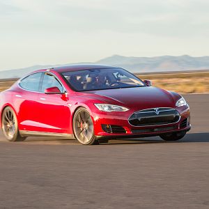 2015-Tesla-Model-S-P90D-front-three-quarter-in-motion