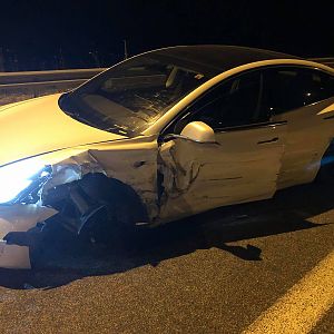 YouYouXue Crashed Car Tesla Model 3
