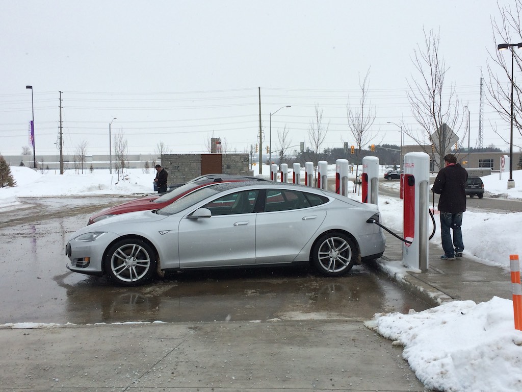 2015 02 07 at 12 25 08 All Supercharger slots filled with Teslas