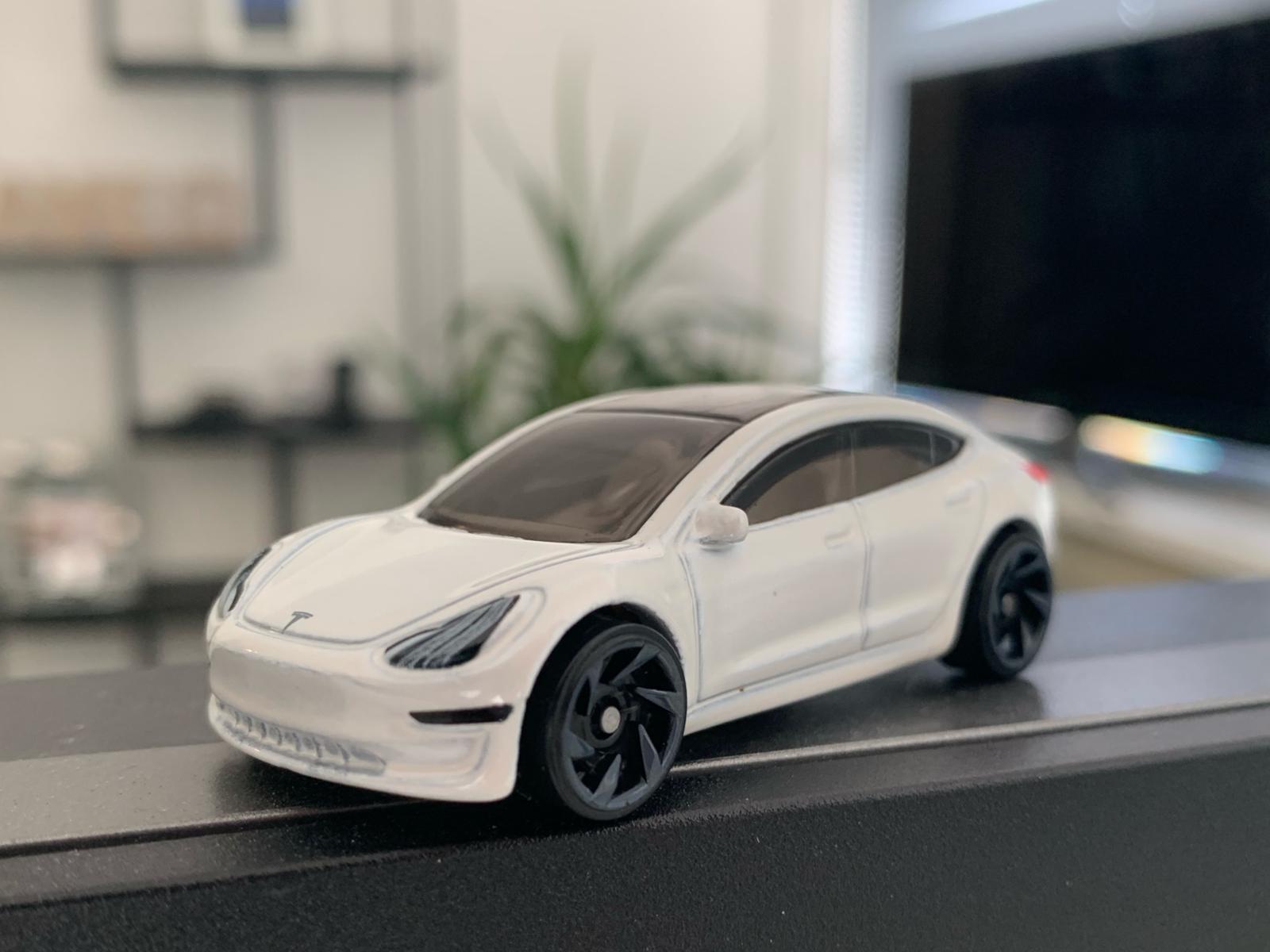 Tesla Model 3 (hot wheels)