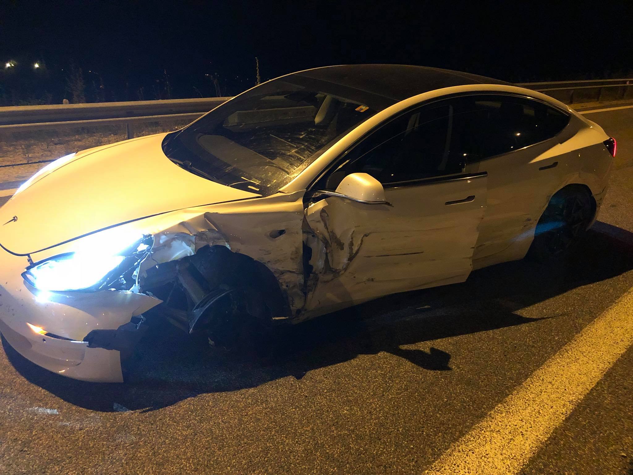 YouYouXue Crashed Car Tesla Model 3