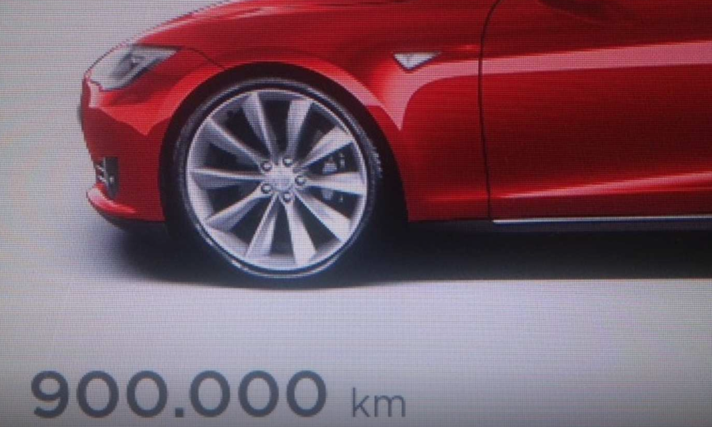 This Record-Setting Tesla Model S Has 900,000 Kilometers On Odometer